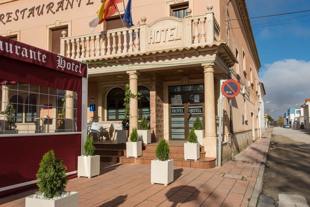 Hotel La Barca Pedro Munoz Exterior photo